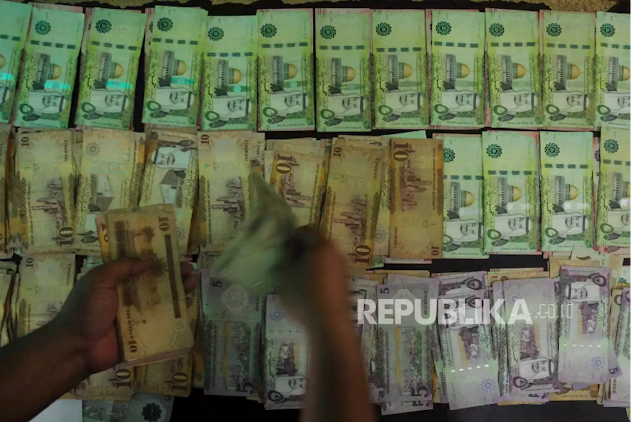 Jasa Penukaran Uang Riyal di Asrama Haji Embarkasi Surabaya |Republika Online