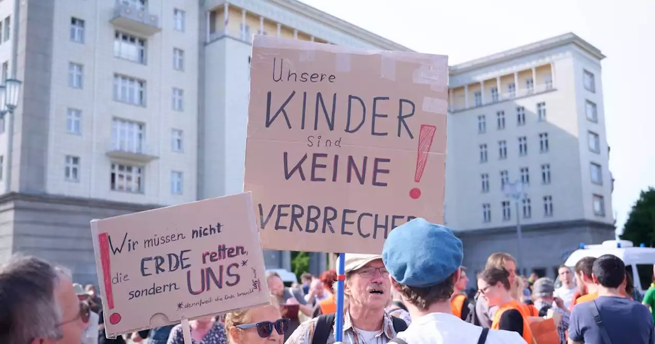 Briefübergabe im Kanzleramt: Letzte Generation wechselt die Protestform