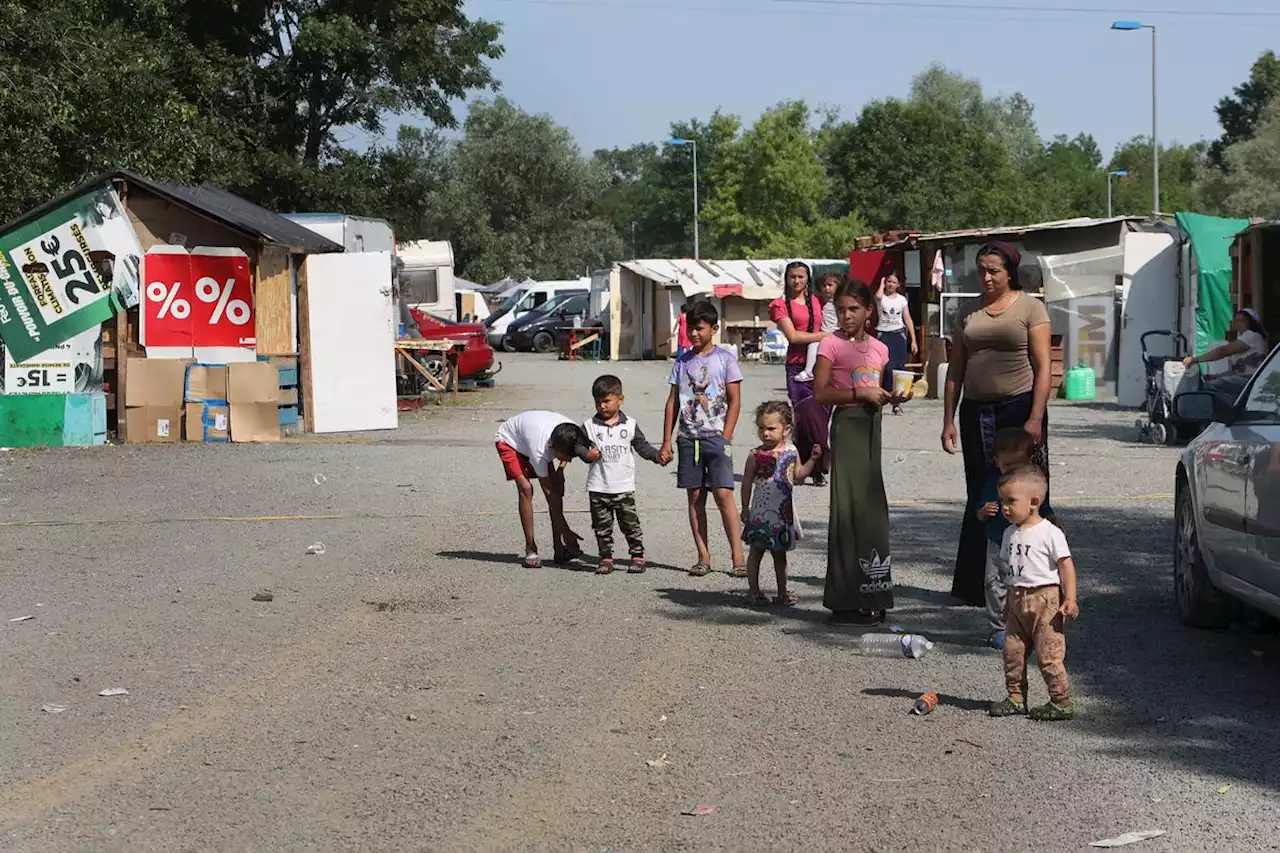 « Ici, nous sommes 2 000 » : comment un bidonville-champignon a poussé en pleine agglomération de Bordeaux