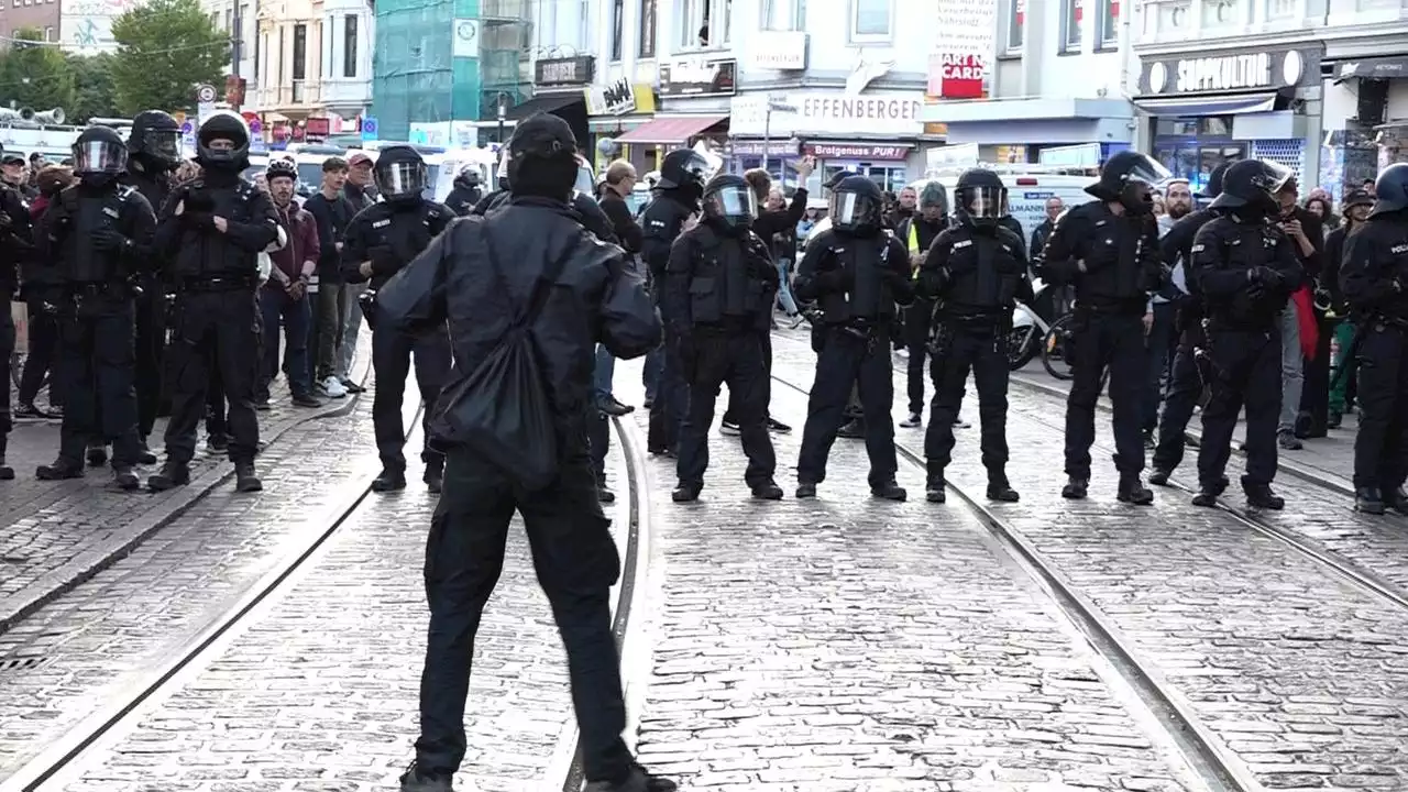 Proteste und Ausschreitungen nach Urteil gegen Lina E.