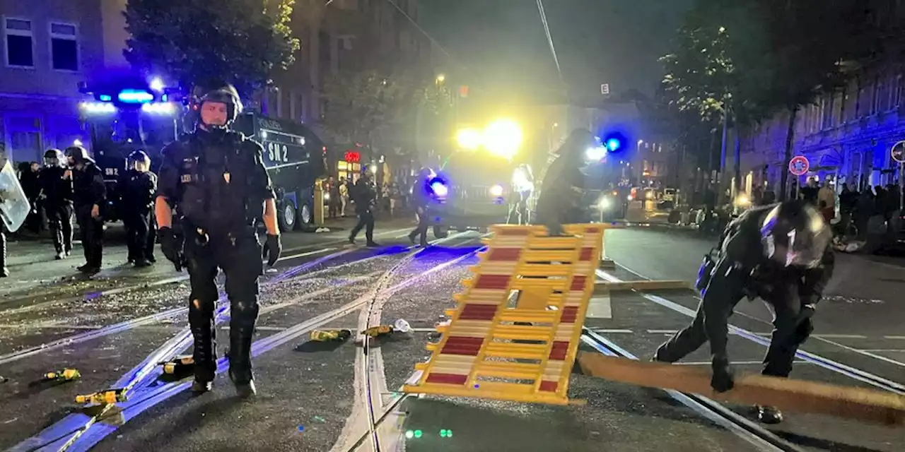 Proteste gegen Verurteilung von Lina E.: Zusammenstöße in Leipzig