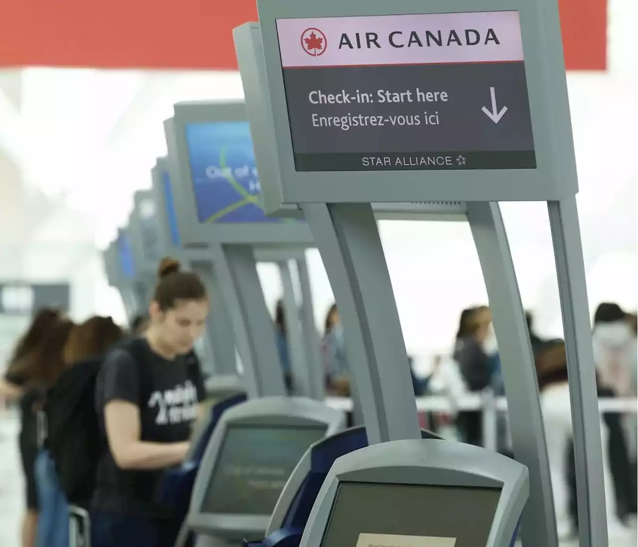 Air Canada warning passengers of flight delays, cancellations after system-wide issues communicating with aircraft