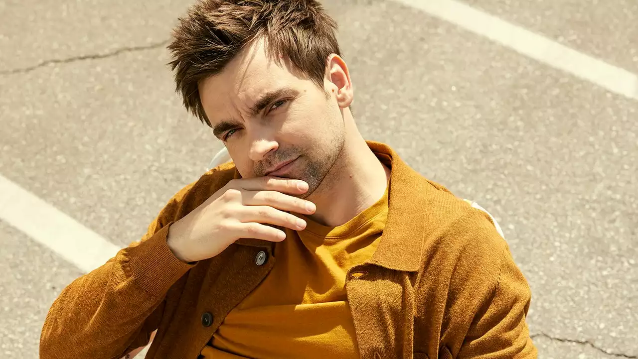 Drew Tarver Doesn’t Mind “Going Full Villain” on 'The Other Two'