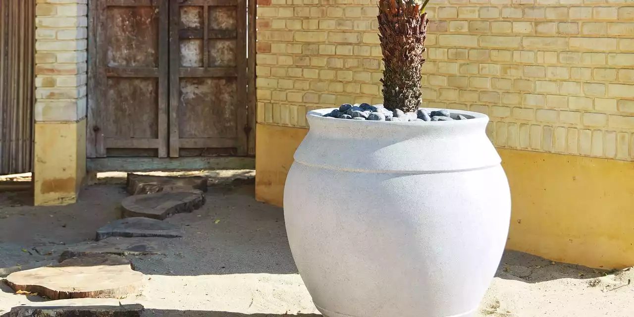 This Summer’s Outdoor Planter Trends, According to Design Pros