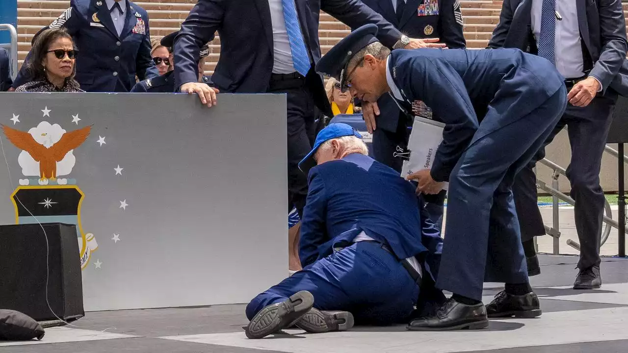 Joe Biden stürzt bei öffentlichem Auftritt in Colorado