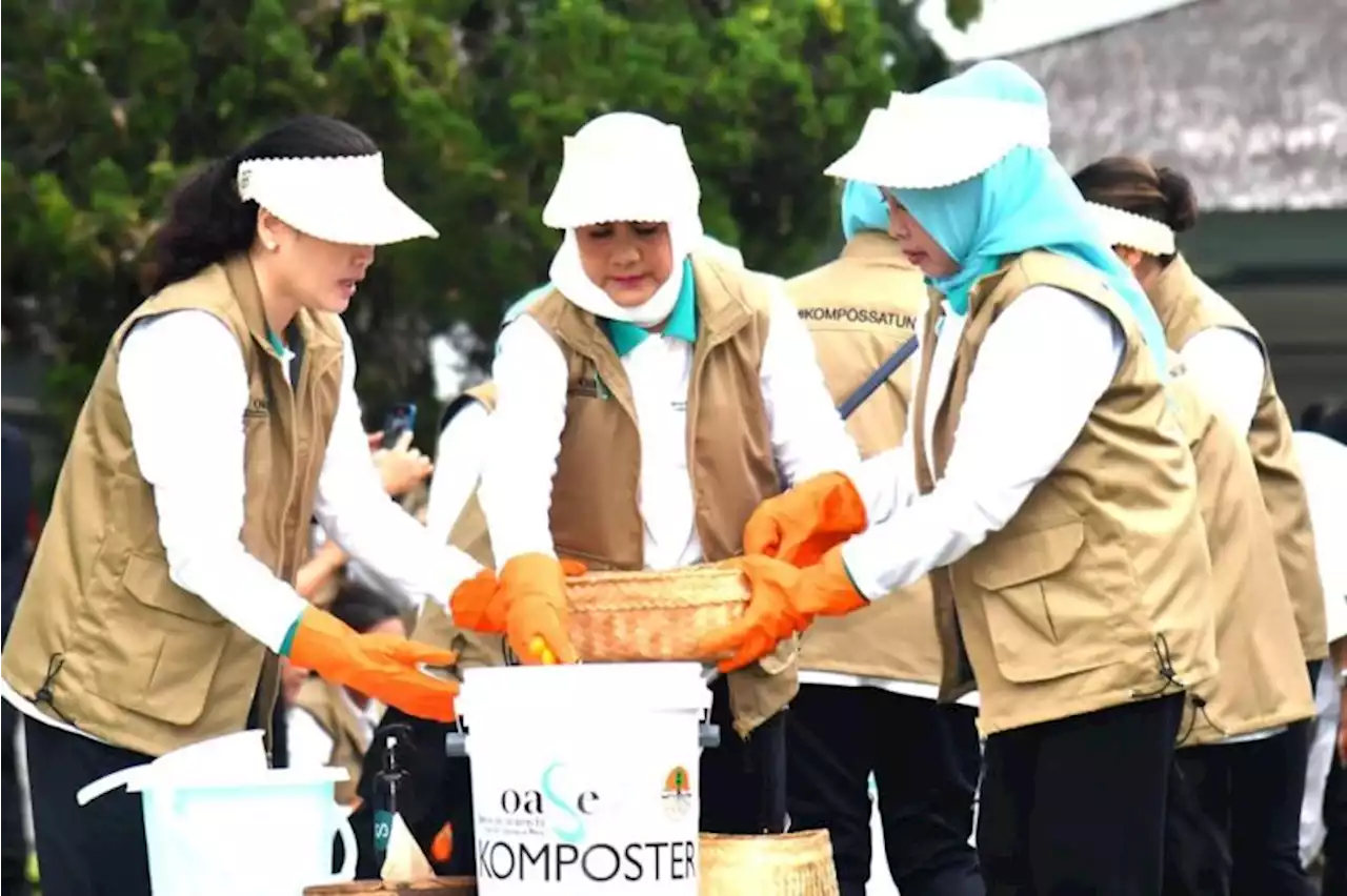 Iriana Joko Widodo lakukan pengomposan sampah organik di Tampaksiring