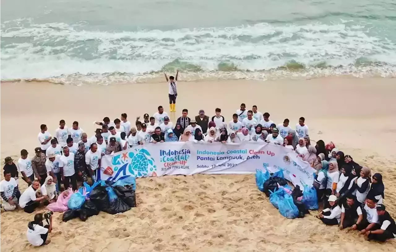 Pelindo Group Edukasi Warga Aceh lewat Bersihkan Pantai