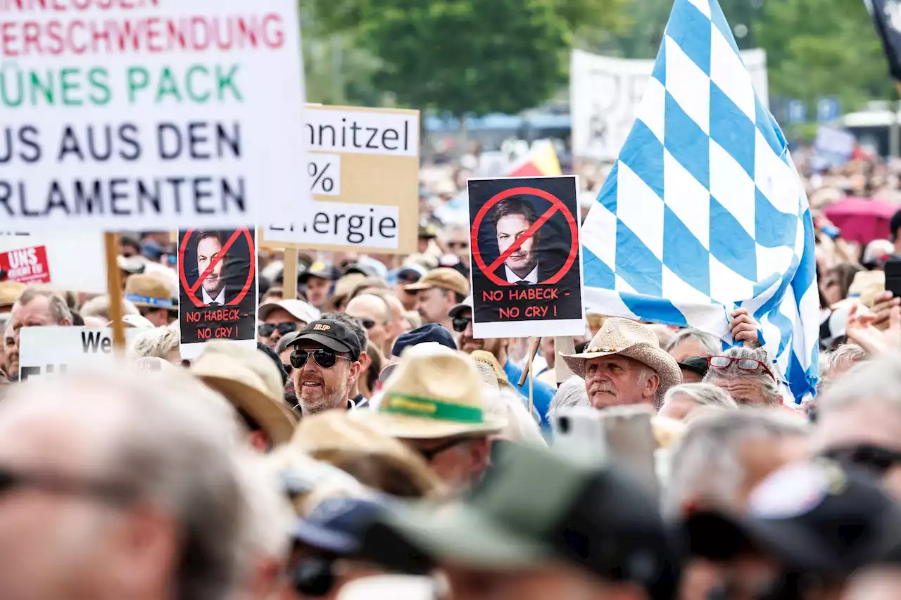 Aufgeheizte Stimmung bei Demo gegen Heizungsgesetz in Erding