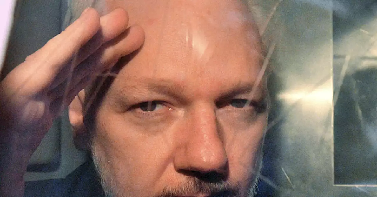 Vivek Ramaswamy Vows to Pardon Julian Assange if Elected President