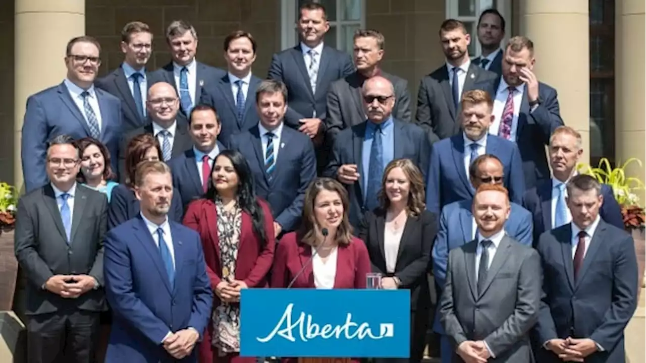 Alberta Premier Danielle Smith appoints 24 ministers to new cabinet | CBC News