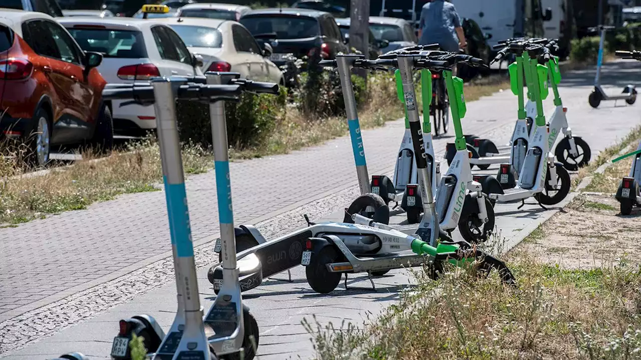 Zu dritt auf E-Scooter unterwegs – Unfall