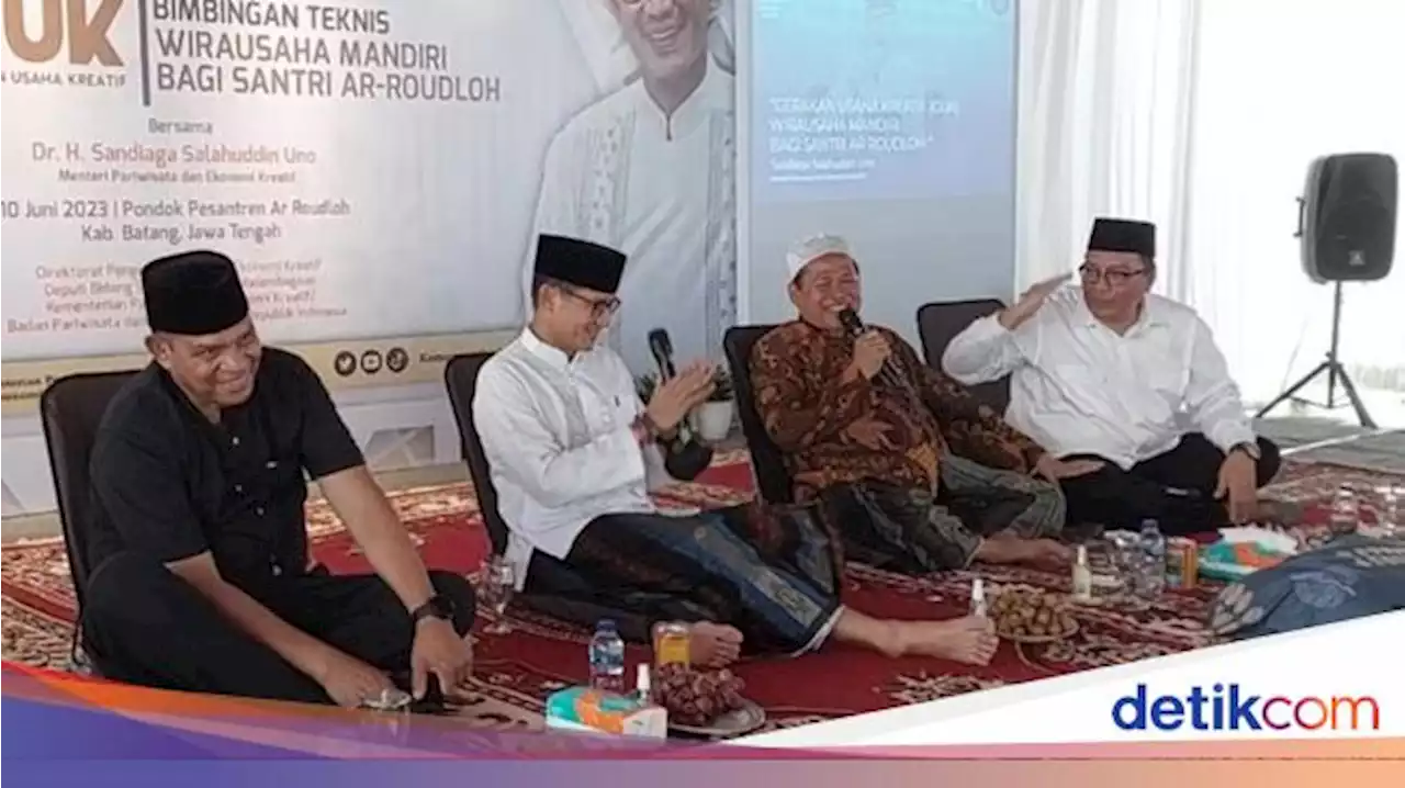 Kunjungi Ponpes Batang, Sandiaga Didoakan Dampingi Ganjar di Pilpres 2024