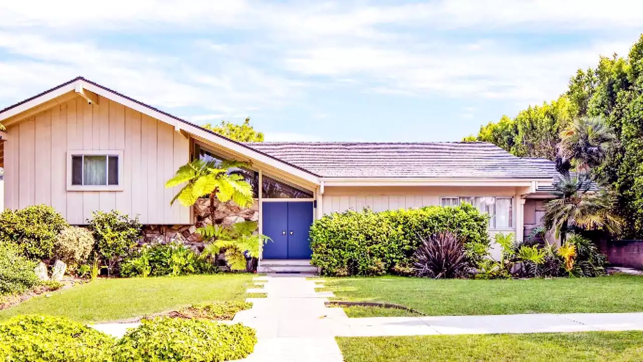 Go Inside the Iconic 'Brady Bunch' House for Sale That HGTV Renovated