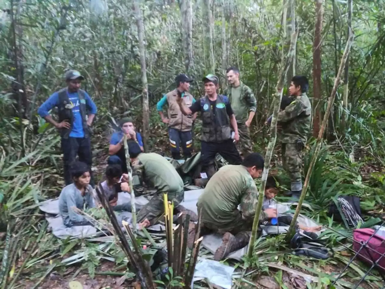 Kolumbien: Wunder im Amazonas! Kinder nach Flugzeugabsturz lebend gefunden – „Freude für ganzes Land“