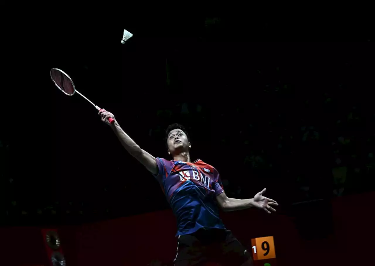 Ginting through after injury forces Kunlavut out