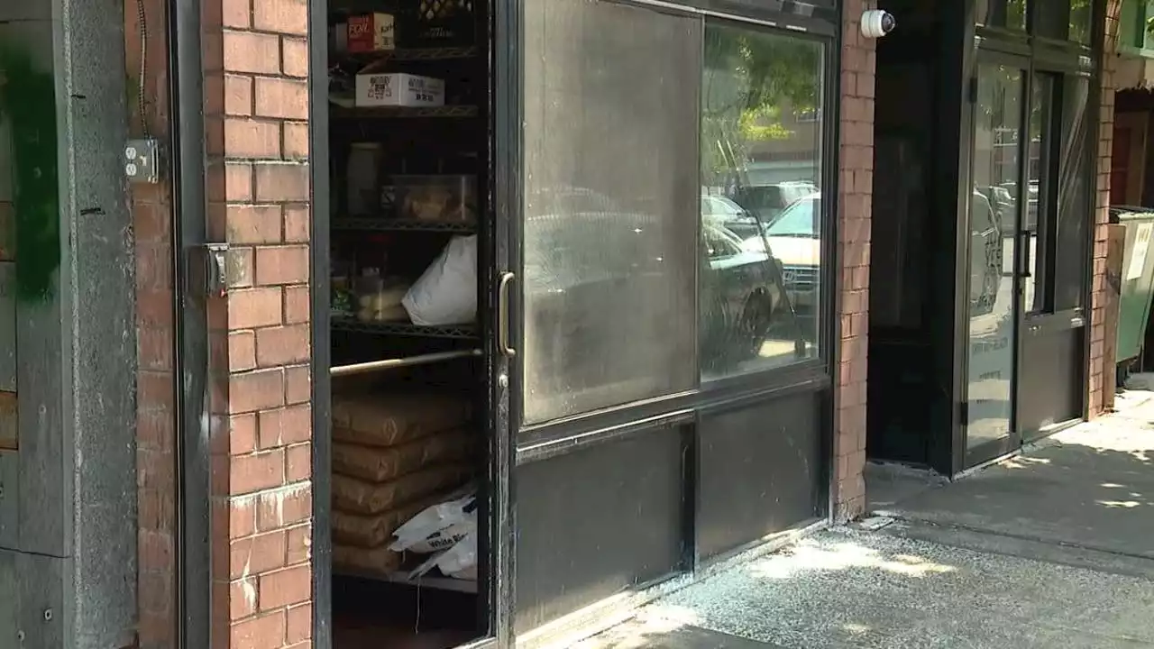 Chicago police: 5 businesses report smash-and-grabs within 1 hour on South Side