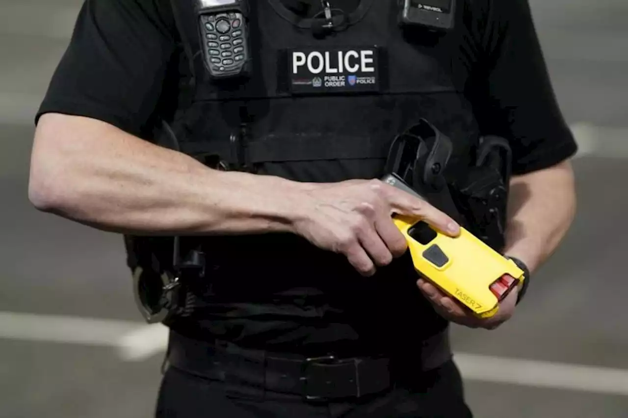 Glasgow police aimed tasers at girl, 12, with large knife