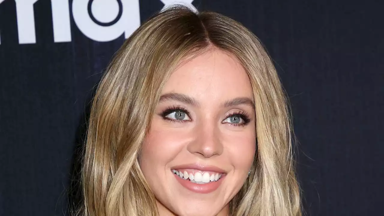 Sydney Sweeney ultra sexy dans un ensemble mini et moulant