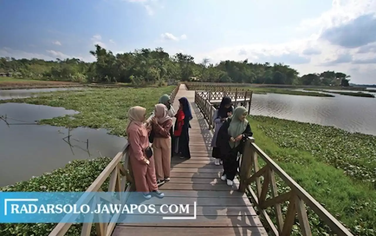 Jembatan Kayu Waduk Cengklik Jadi Tempat Favorit Swa Foto