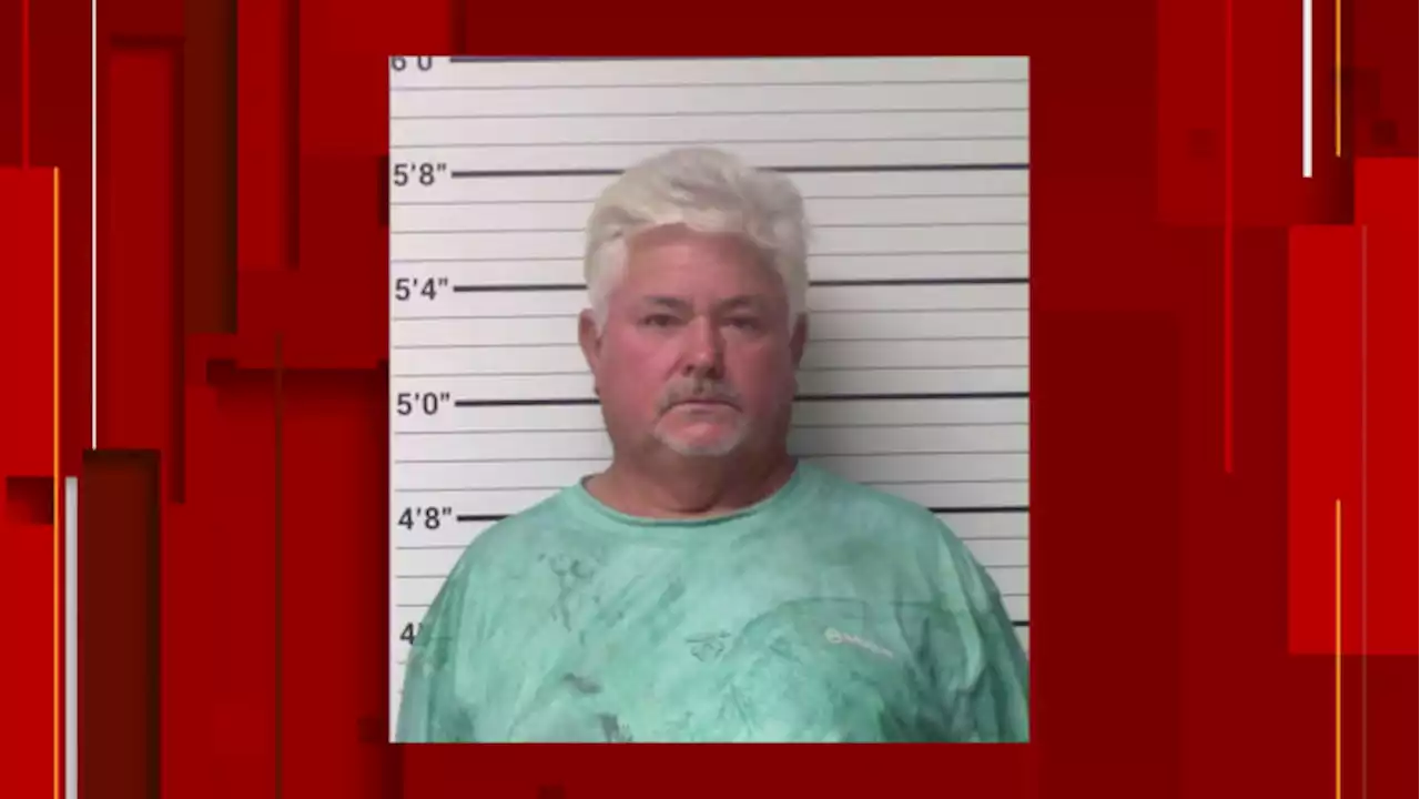 Kerr County man arrested for dumping dead donkey on county road