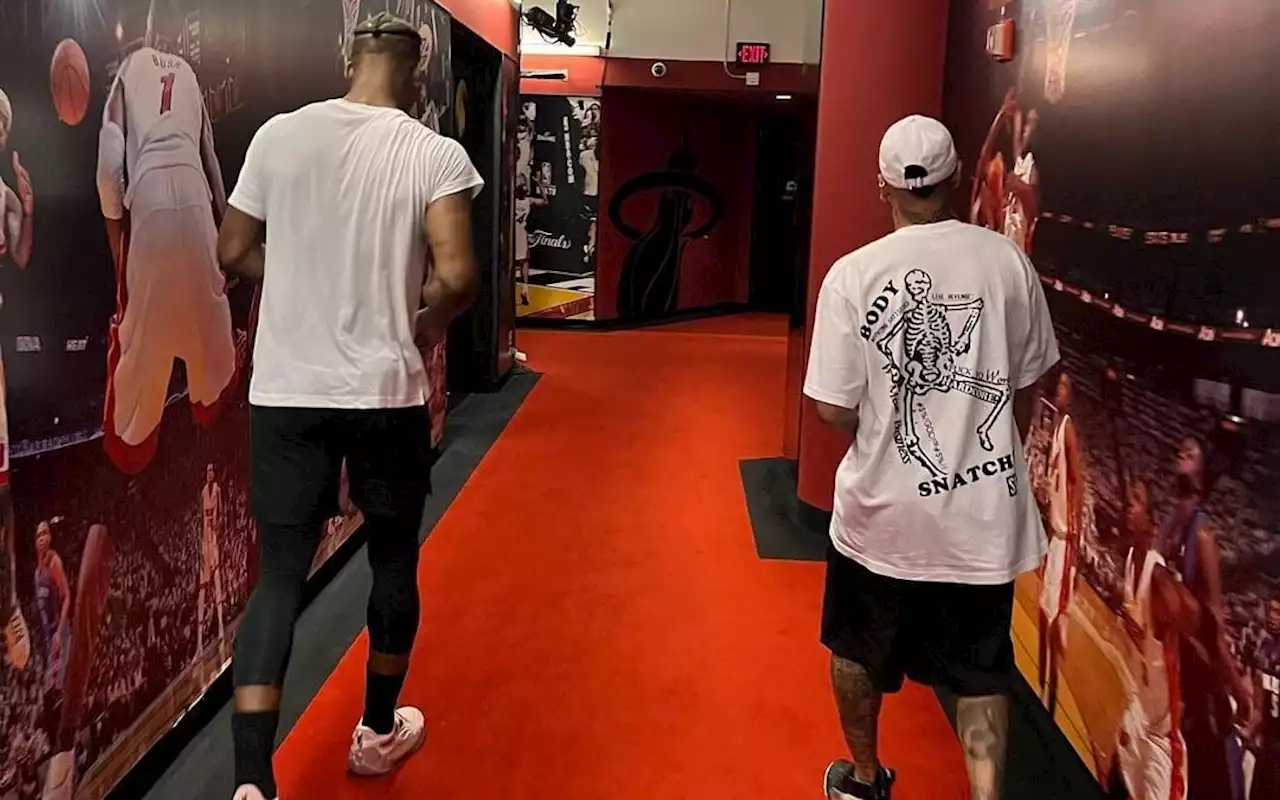 Neymar aparece para jogo 3 das finais da NBA com look avaliado em R$ 28 mil