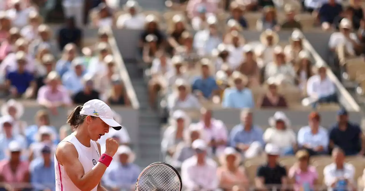 Roland-Garros : bousculée par Muchova, Swiatek conserve sa couronne à Paris