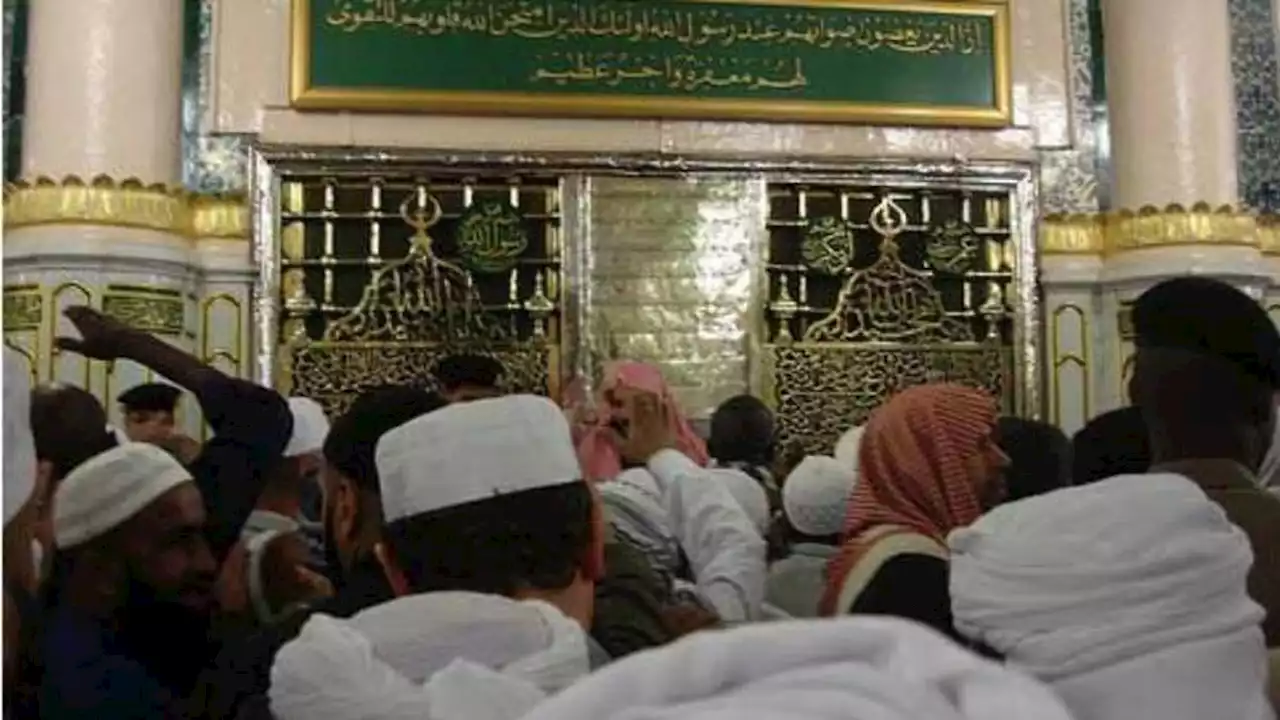 Fadilah Ziarah Makam Nabi SAW Saat Haji, Sholawat Bersama 70 Ribu Malaikat