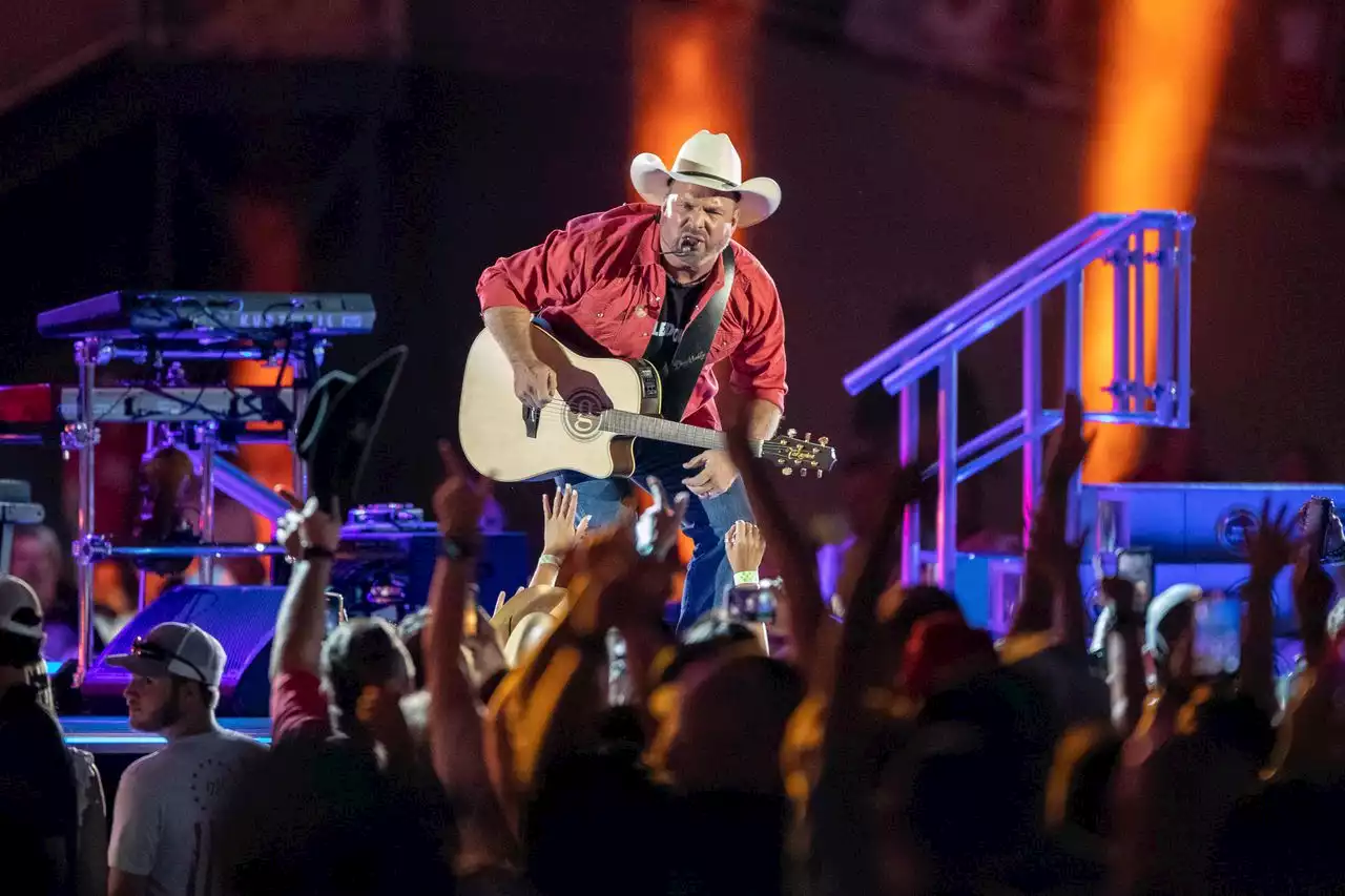 Garth Brooks’ stance on Bud Light boycott has the internet talking