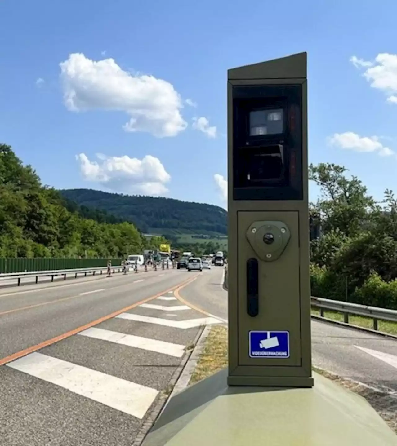 Radaranlage auf Autobahn A2 bei Tenniken BL