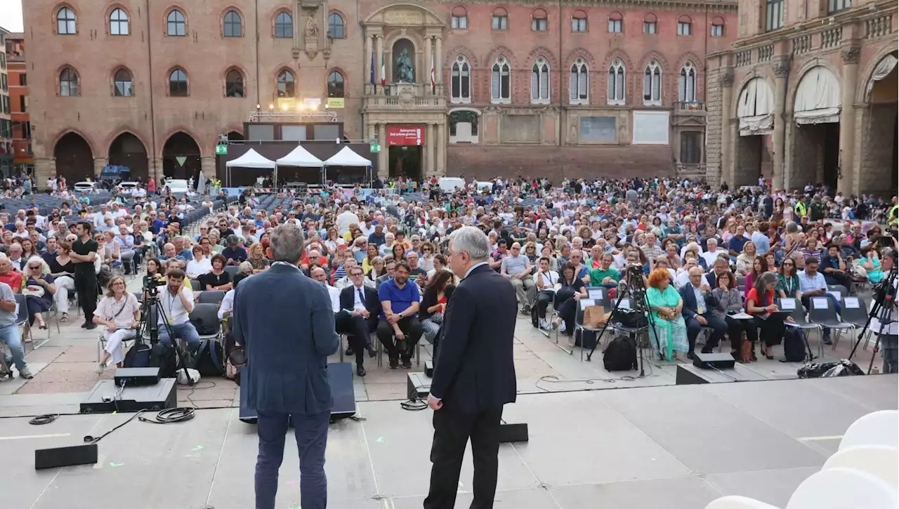 Arena e piazza piene per Repubblica delle Idee. E oggi arriva Prodi