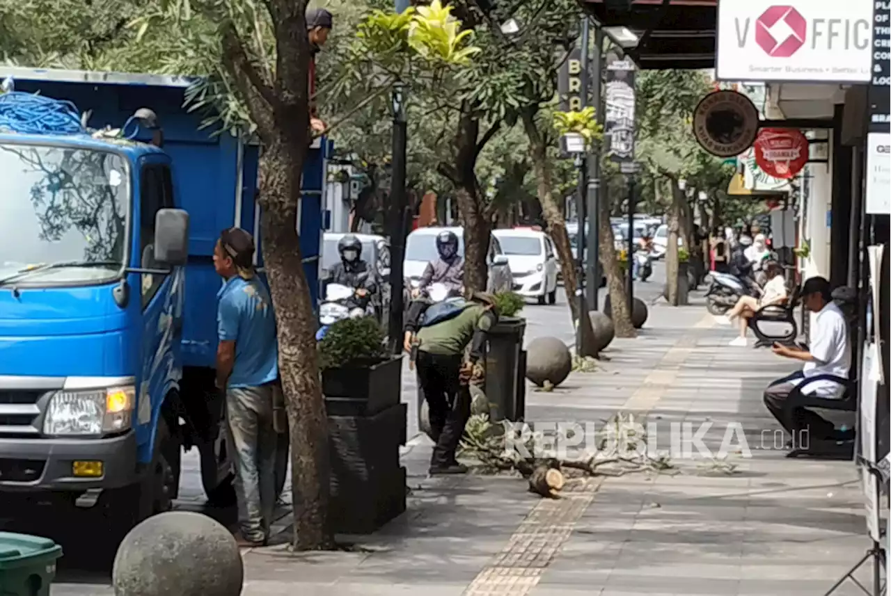 Komisi IV DPRD Jawa Barat Sebut Pemprov Fokus Kembali Tangani Infrastruktur |Republika Online