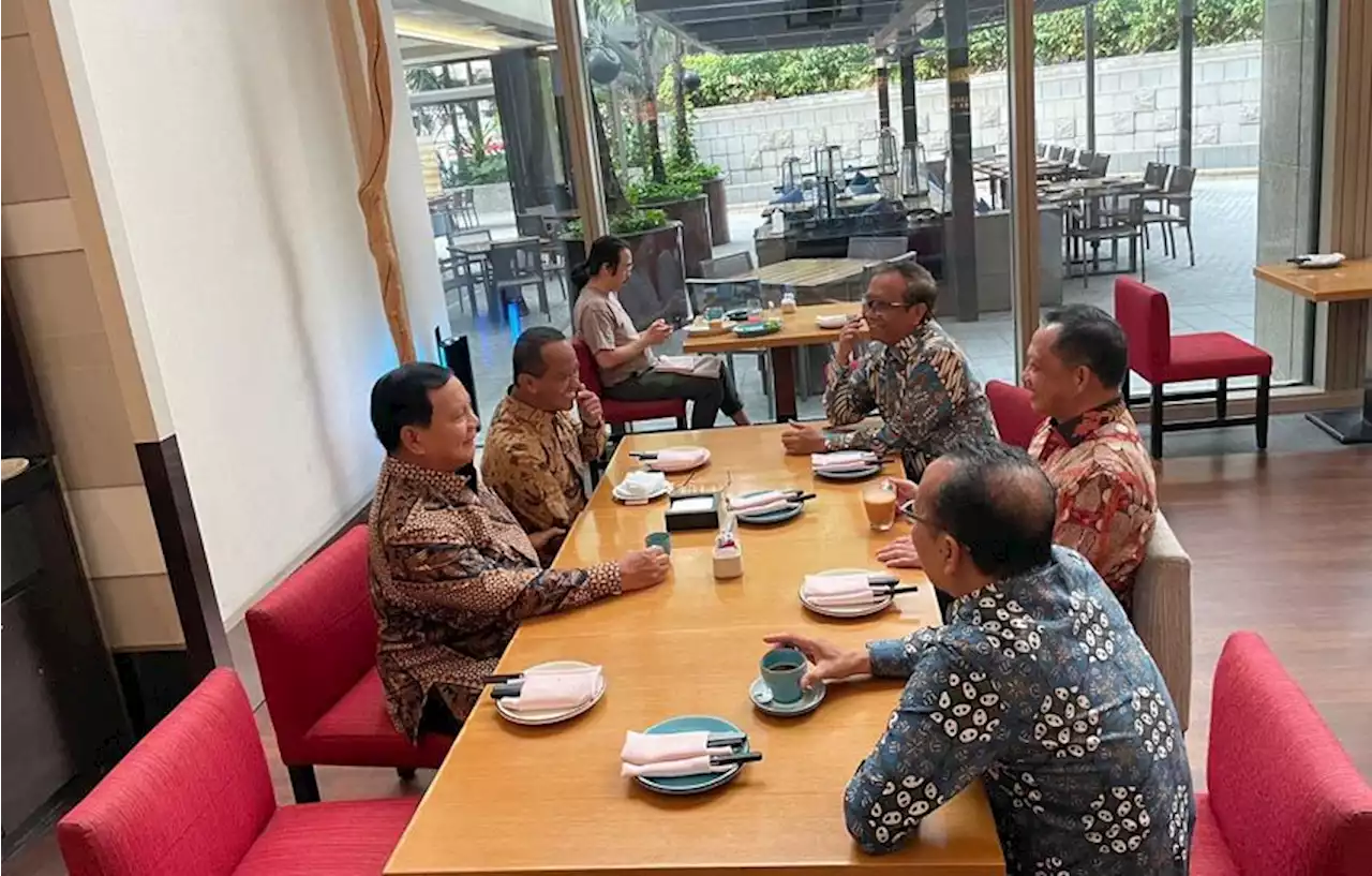 Pesan Prabowo saat Bersantai dengan Kolega Menteri: Hidup Itu Jangan Dibawa Rumit