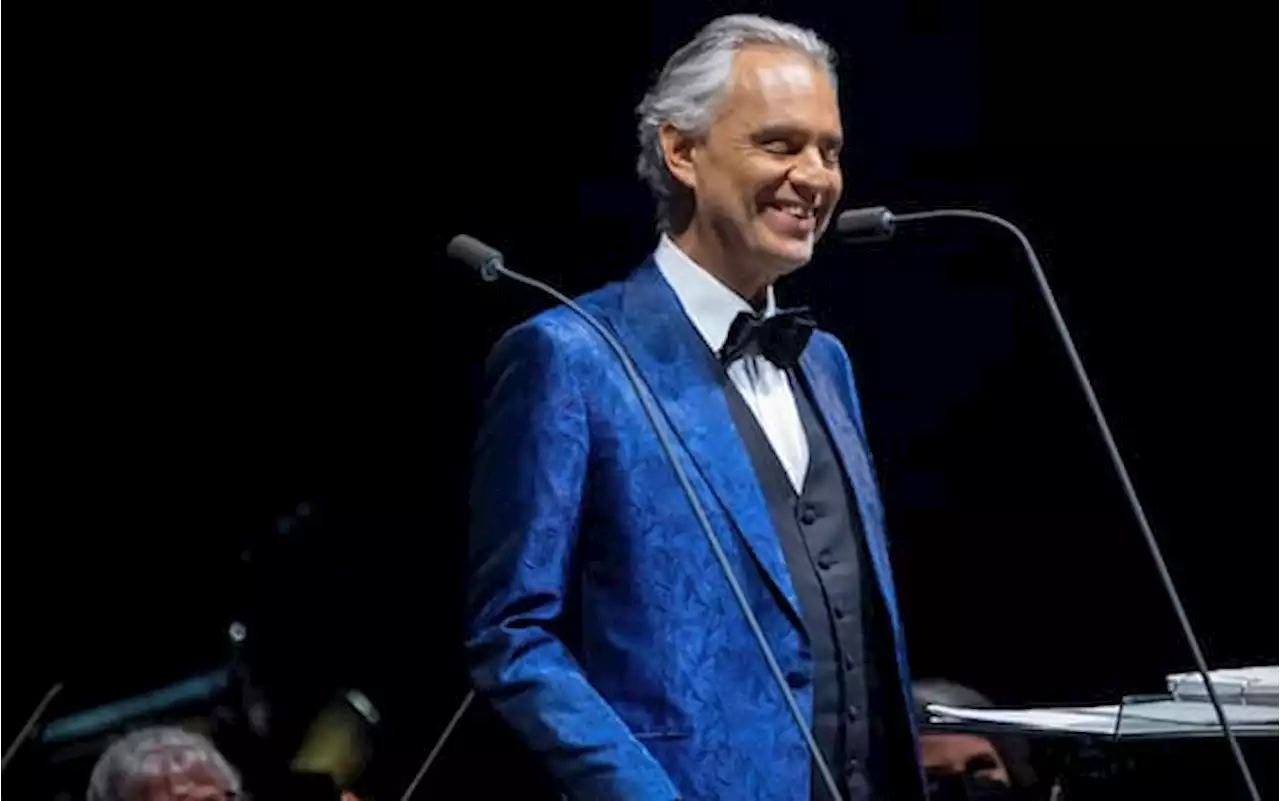 Beautiful, cameo di Andrea Bocelli con la moglie Veronica e la figlia