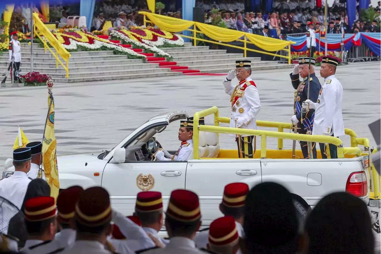 King attends Trooping the Colours ceremony