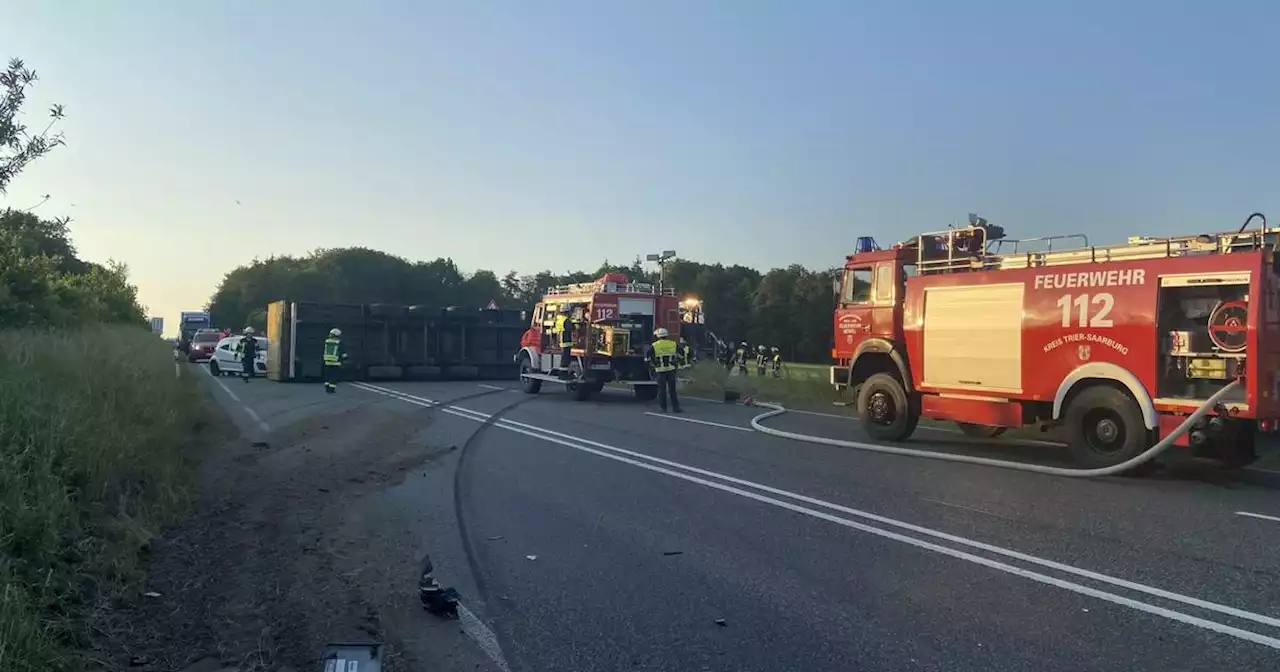 Unfall auf B51 bei Trier: Saarlouiser verunglückt mit Sattelschlepper – fünf Verletzte kommen in Klinik