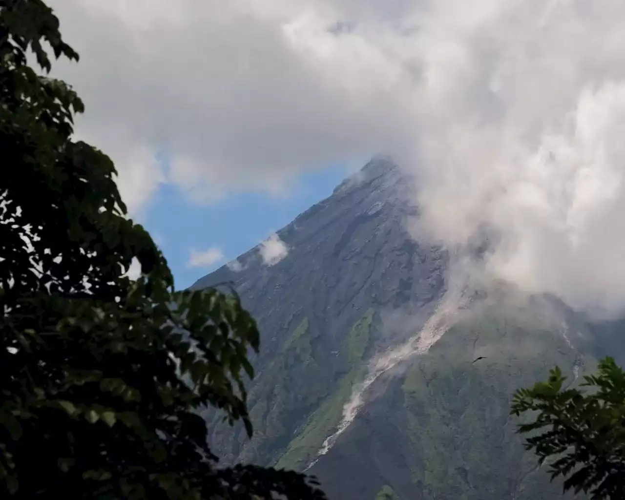 Philippines evacuates people near Mayon Volcano, where more unrest indicates eruption may be coming