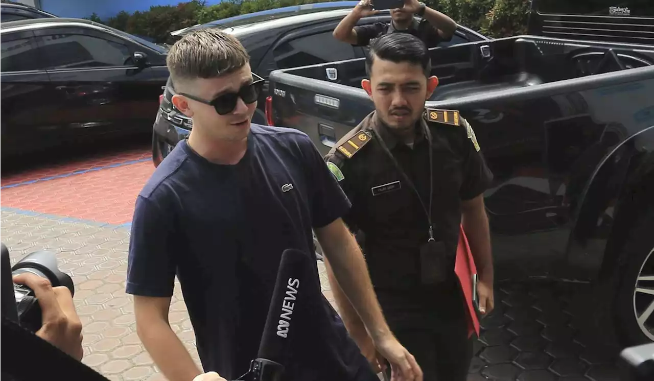 Indonesia set to deport Australian surfer who apologized for drunken rampage