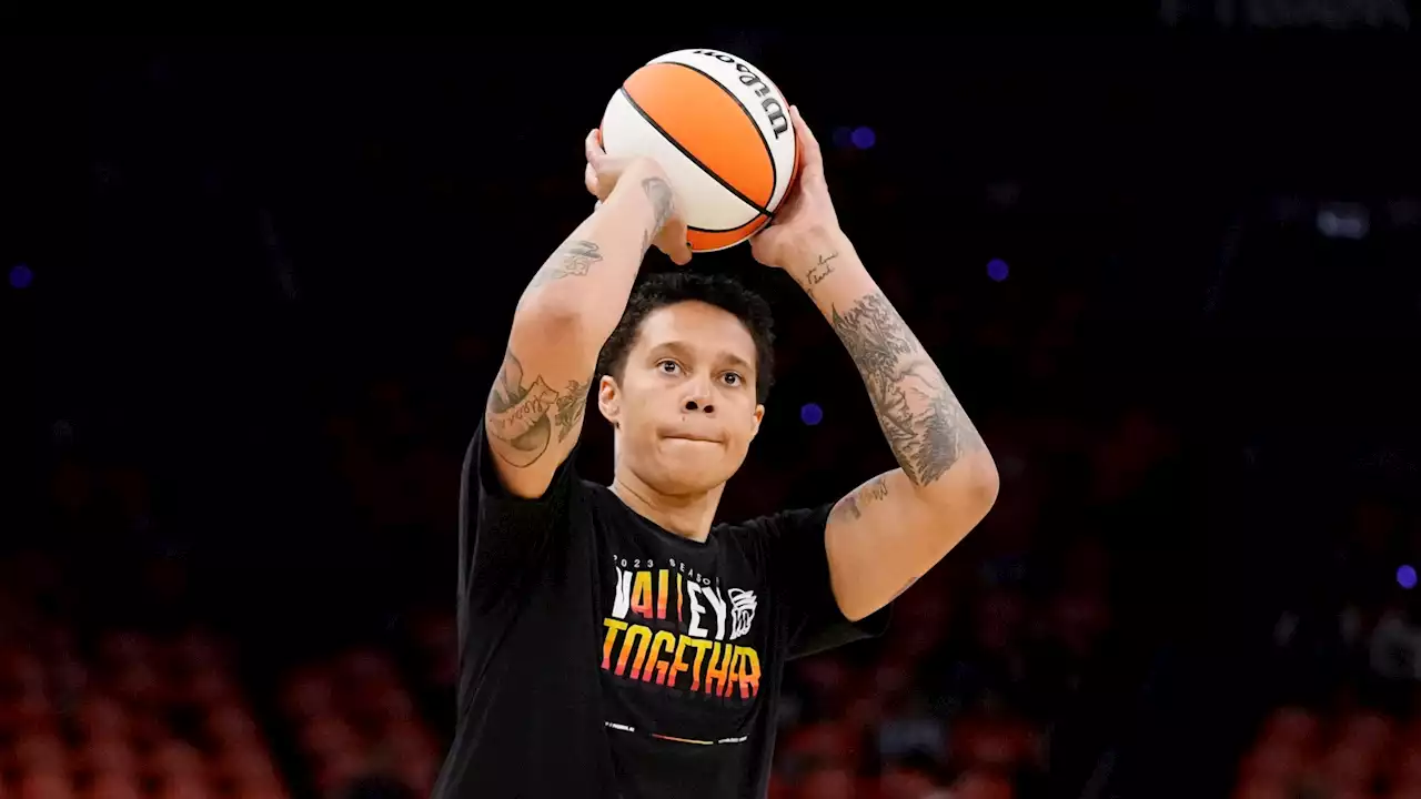 Brittney Griner, Mercury teammates confronted at airport by 'provocateur,' WNBA says