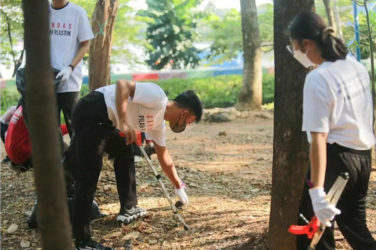 Ratusan anak inisiasi aksi bersih pilah sampah di Waduk Cincin