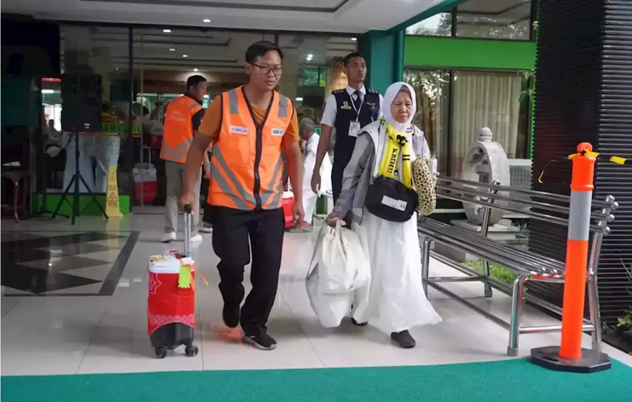 60 Persen Jemaah Haji Embarkasi Surabaya Telah Berangkat ke Tanah Suci