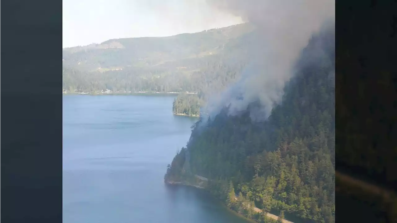 Cameron Bluffs wildfire actually 254 hectares as detour convoys begin