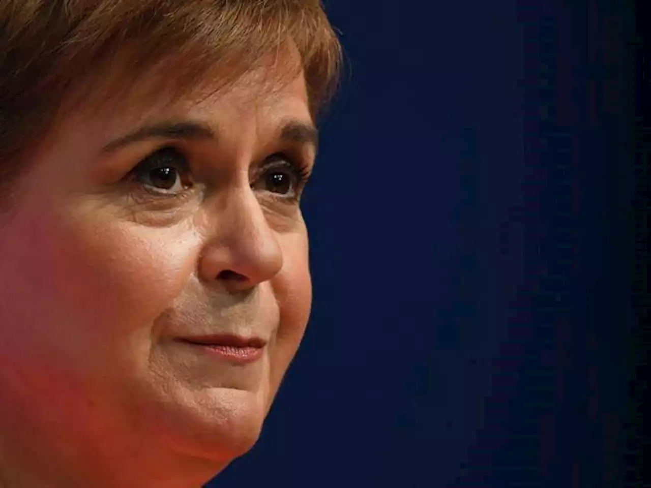 Scozia, l’ex premier Sturgeon arrestata per l’inchiesta sui fondi al partito indipendentista