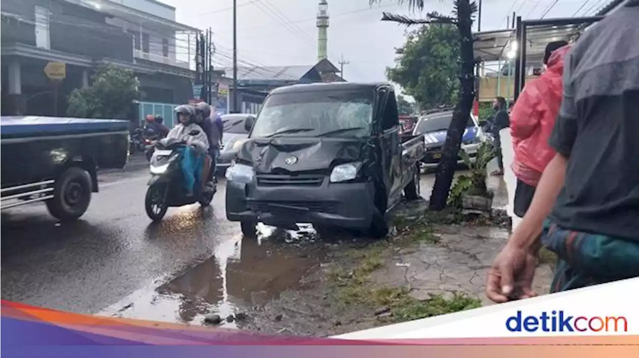 Pikap Adu Banteng dengan 3 Motor di Pakis Malang, 4 Orang Tewas