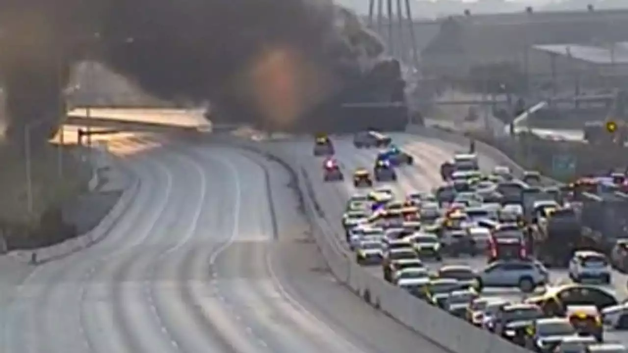 Large fire shuts down all lanes on I-95 near Cottman Avenue