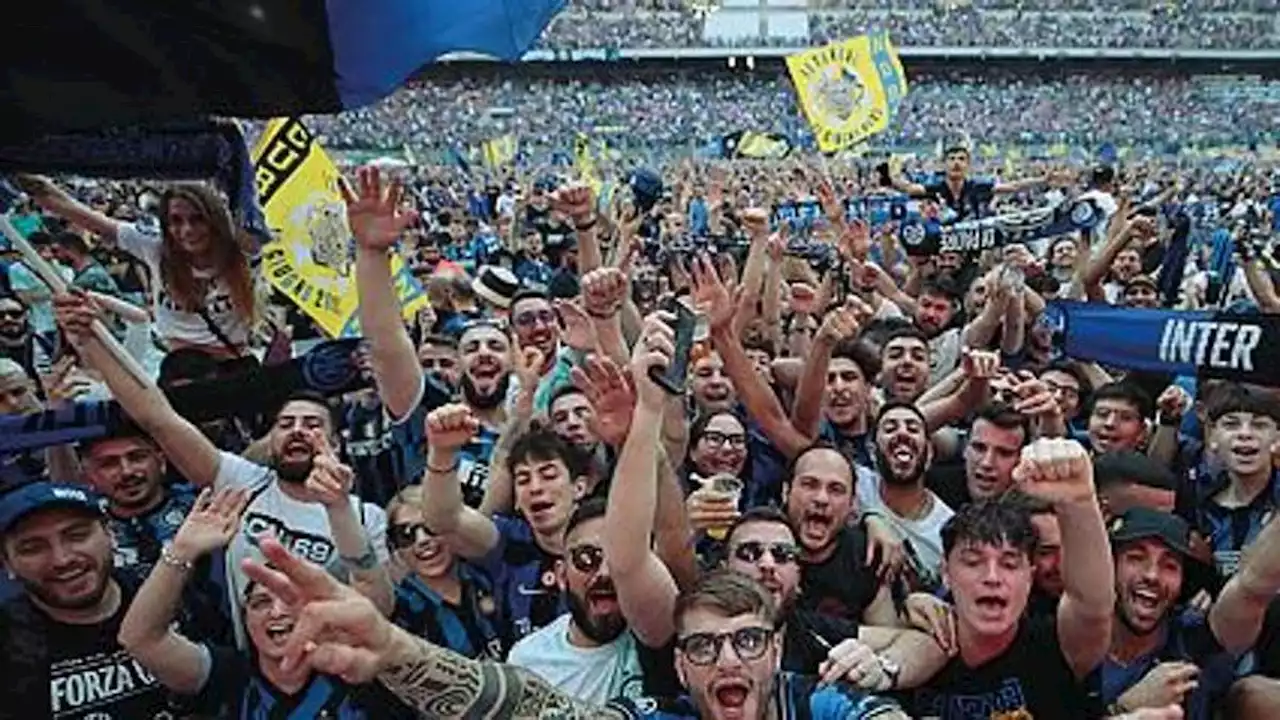 La delusione dei 45mila al Meazza: tanta amarezza, tanti applausi