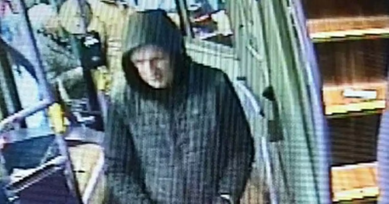 Images released by police after Glasgow penisoner mugged in Gallowgate