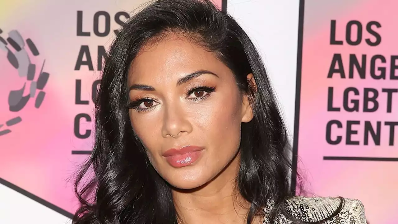 Nicole Scherzinger shows off her incredible figure in tiny crop top and leggings