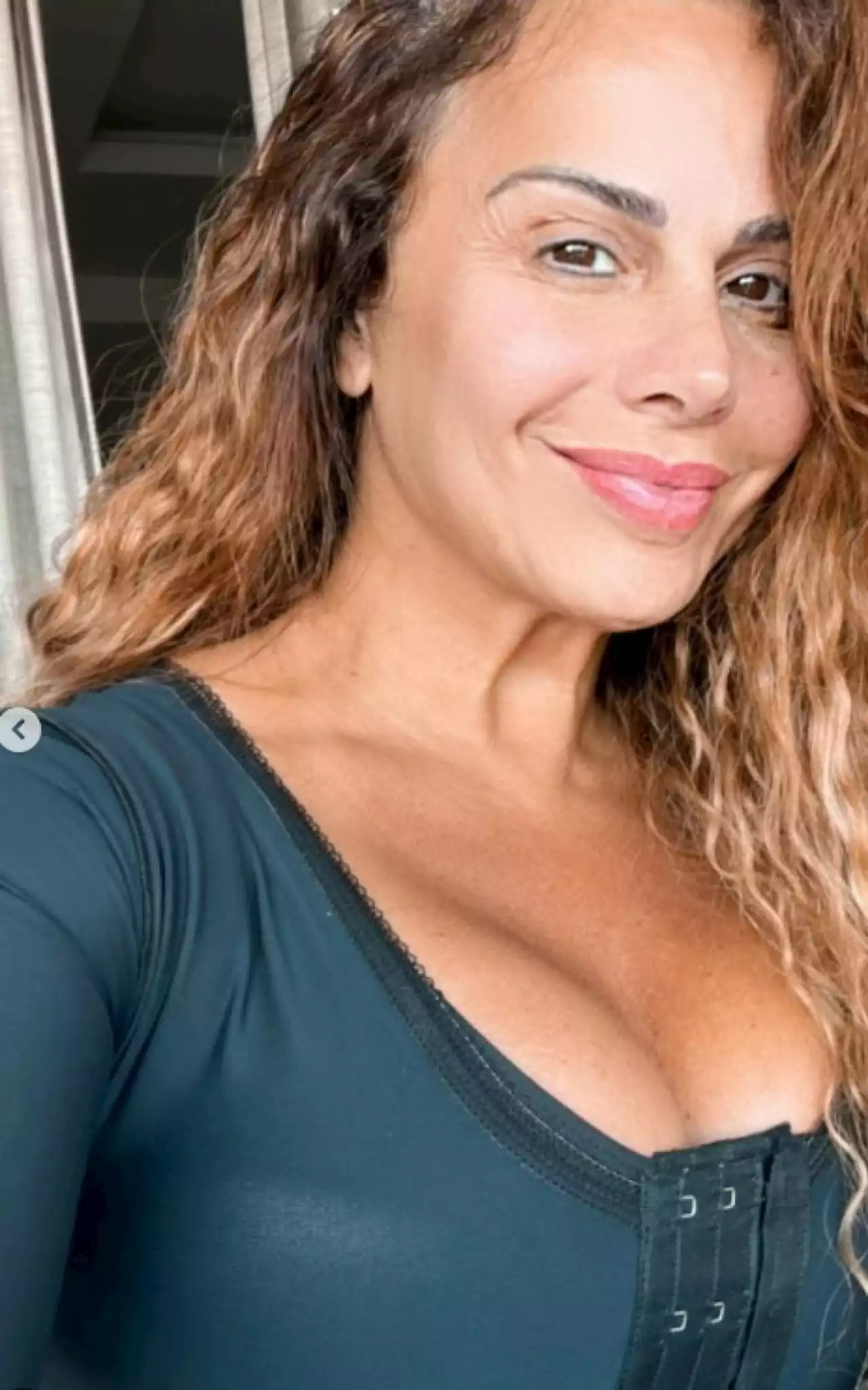 Viviane Araújo diminui próteses de silicone e mostra resultado | Celebridades | O Dia