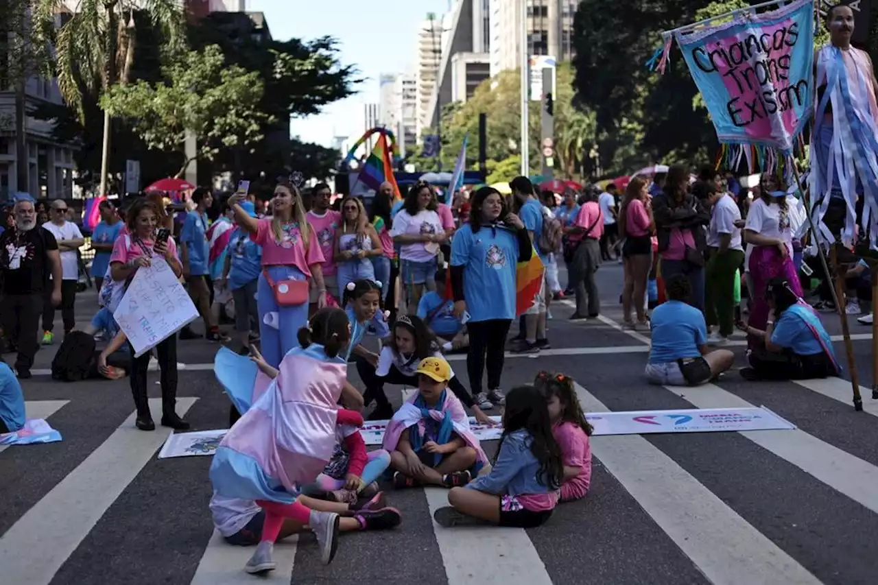 Sem pandemia nem Bolsonaro, Parada LGBT+ retoma cobranças por políticas públicas