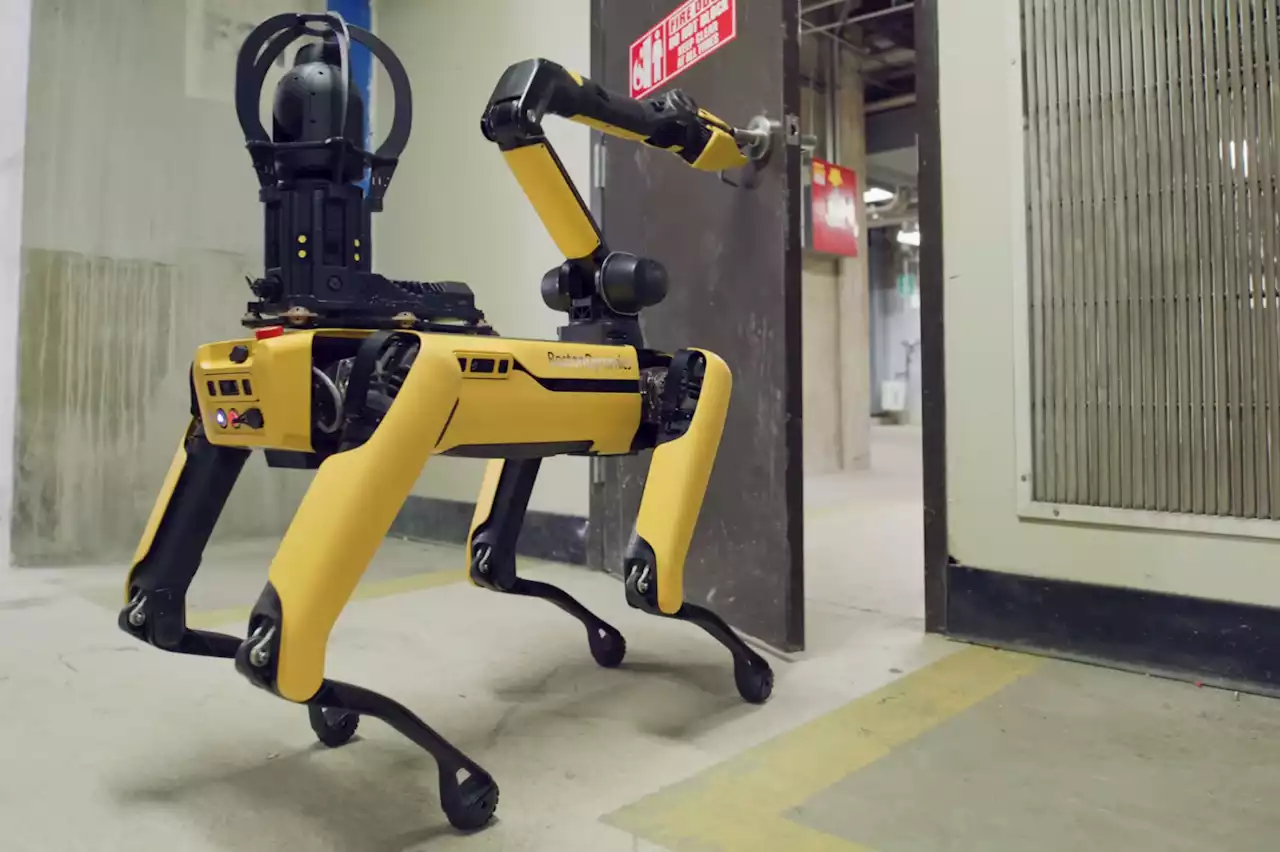 Le chien robot Spot peut maintenant ouvrir les portes tout seul